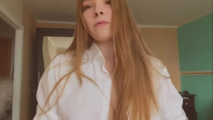 Married girl has fun with her lover with virtual sex
