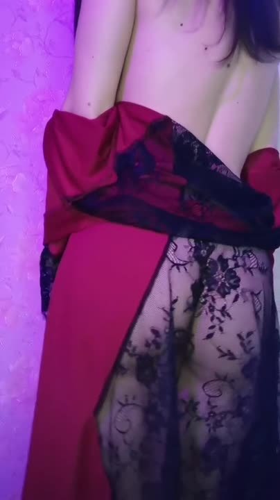 Milf flashed her charms