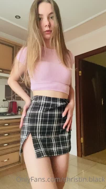 Showed all subscribers her ass in a thong